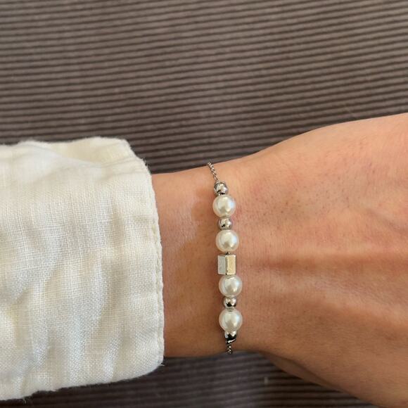 Classic Pearl and Silver Bead Bracelet - White Pearls - Picture 2 of 2